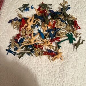 Assorted Colorful Toy Soldiers Set